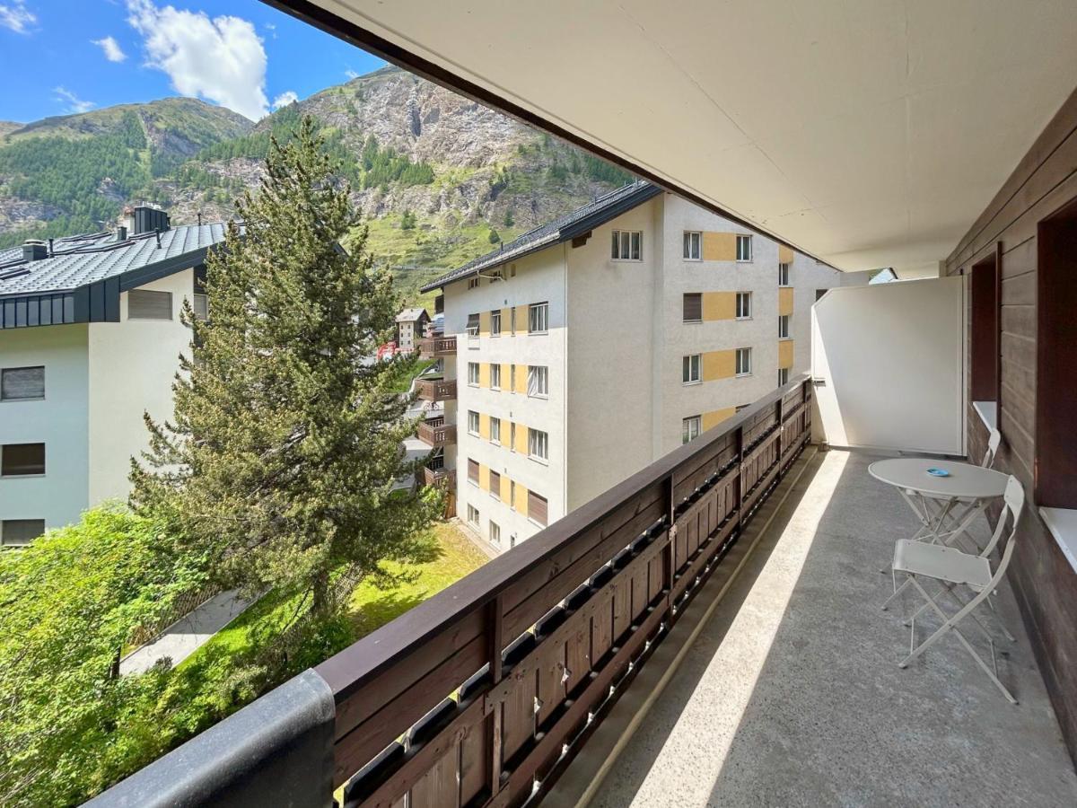 Beautiful Apartment In Zermatt With A Breathtaking View Of The Matterhorn Exterior foto